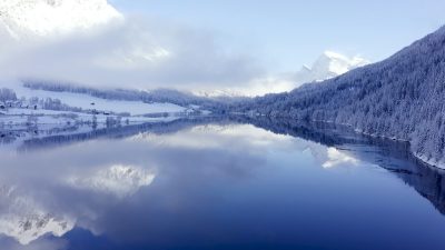 4K风景片_冬季雪花山间 晚霞湖面4k素材 5