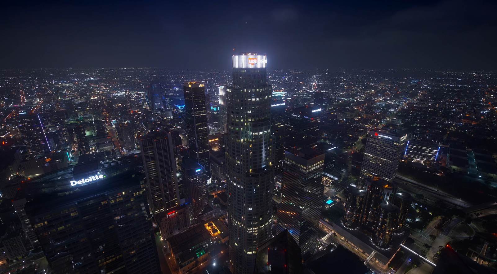 超清4K夜景视频 霓虹灯下 3